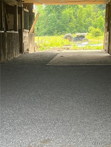 8015 Versailles Road, Evans, NY 14006