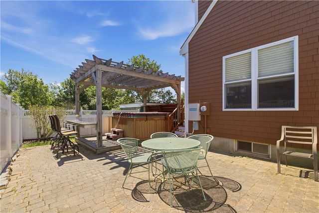 32 James Francis Terrace, Middletown, RI 02842