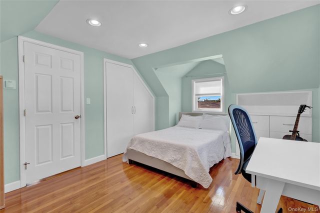 188 N Kentucky Avenue, Massapequa, NY 11758