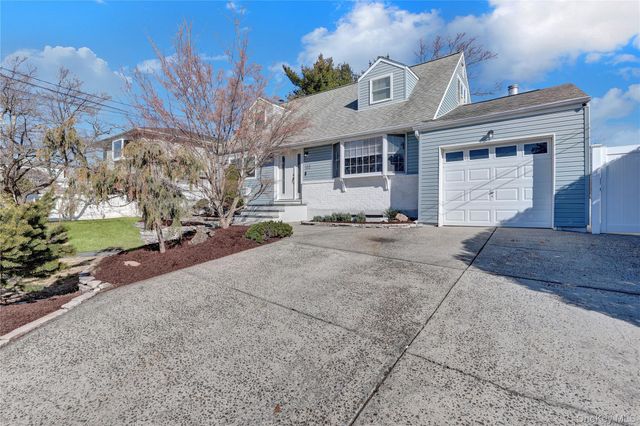 188 N Kentucky Avenue, Massapequa, NY 11758