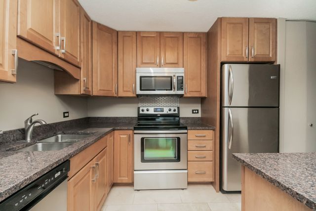 10 E ONTARIO Street 4607, Chicago, IL 60611