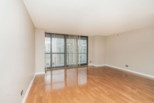 10 E ONTARIO Street 4607, Chicago, IL 60611