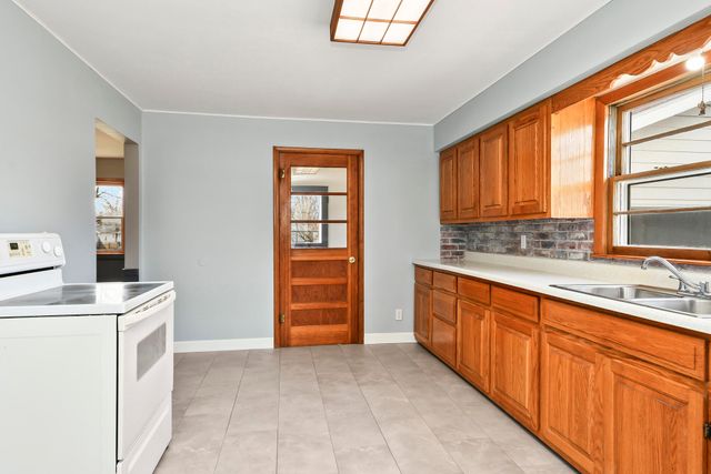 405 N Missouri Avenue, Nixa, MO 65714