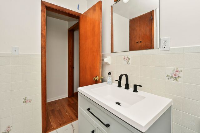 405 N Missouri Avenue, Nixa, MO 65714