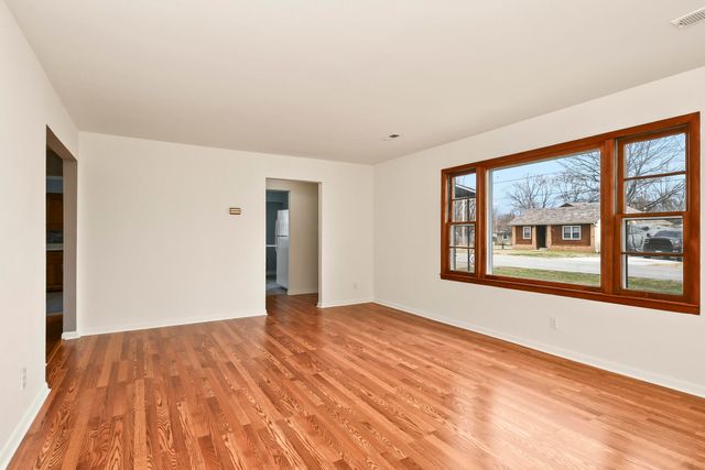 405 N Missouri Avenue, Nixa, MO 65714