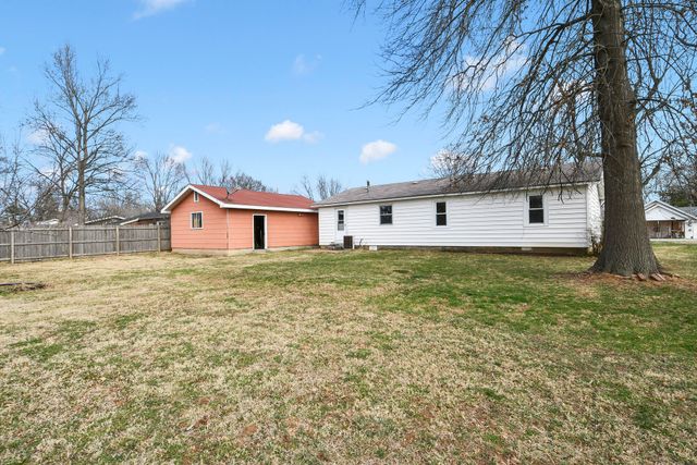 405 N Missouri Avenue, Nixa, MO 65714