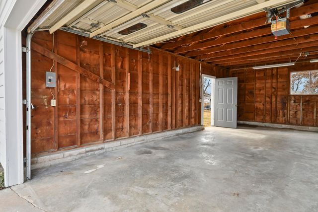 405 N Missouri Avenue, Nixa, MO 65714