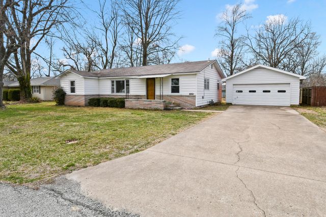 405 N Missouri Avenue, Nixa, MO 65714