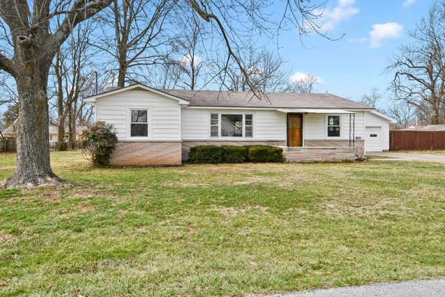 405 N Missouri Avenue, Nixa, MO 65714