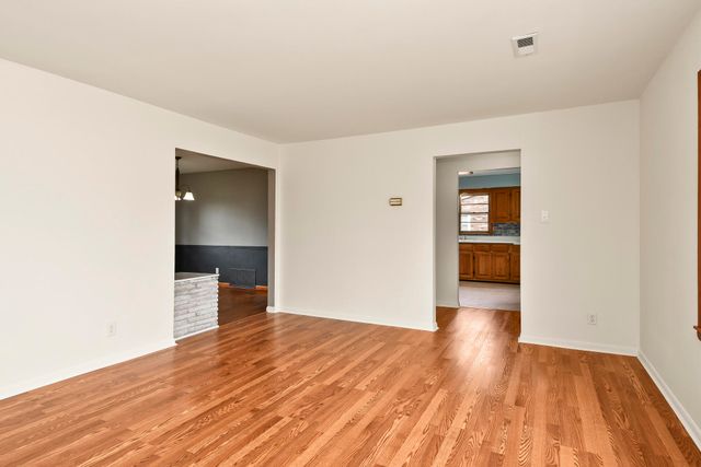 405 N Missouri Avenue, Nixa, MO 65714