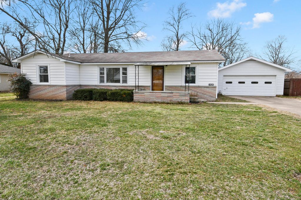 405 N Missouri Avenue, Nixa, MO 65714