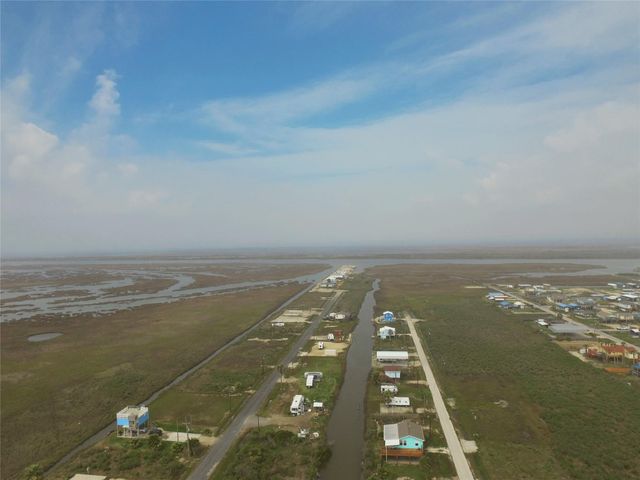 1176 N Tinkle Lane, Crystal Beach, TX 77650