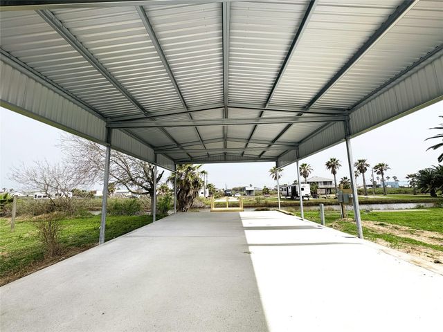 1176 N Tinkle Lane, Crystal Beach, TX 77650