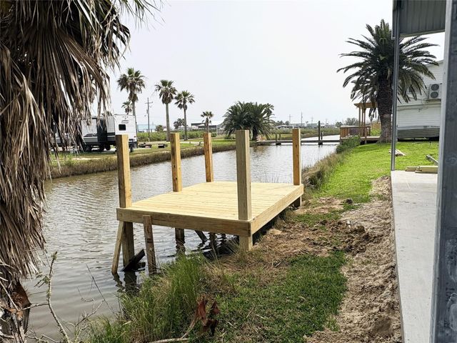 1176 N Tinkle Lane, Crystal Beach, TX 77650