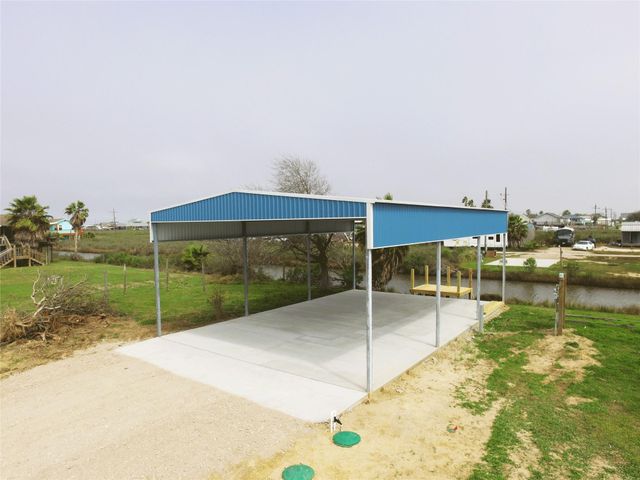 1176 N Tinkle Lane, Crystal Beach, TX 77650