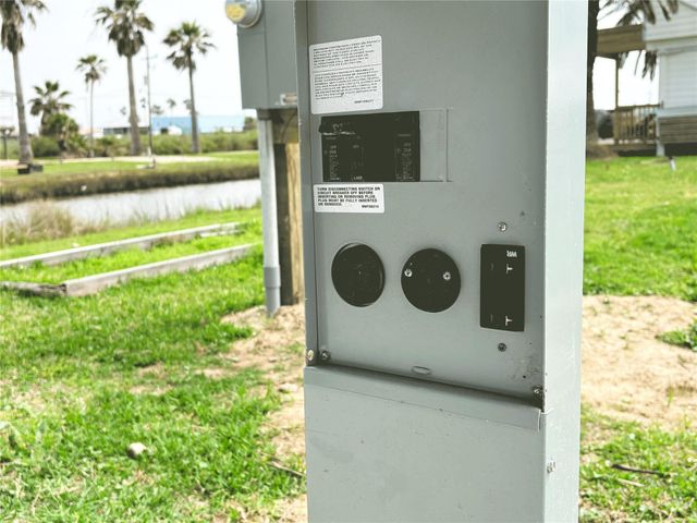 1176 N Tinkle Lane, Crystal Beach, TX 77650