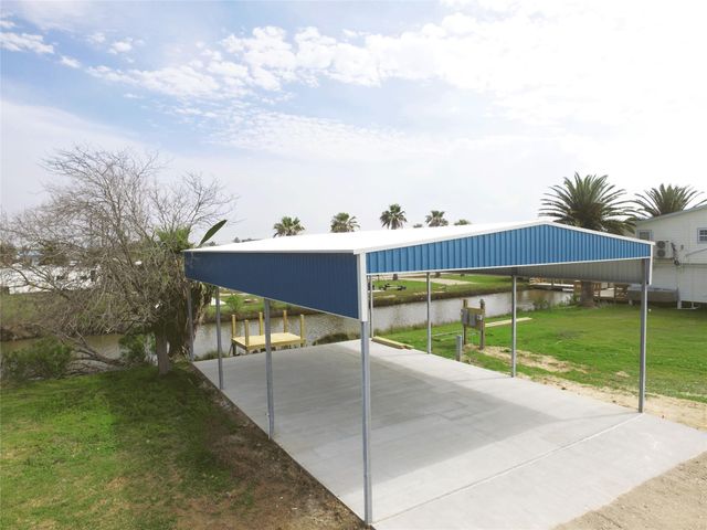 1176 N Tinkle Lane, Crystal Beach, TX 77650