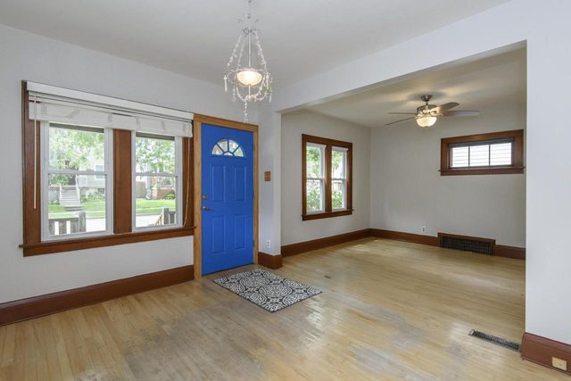 2824 S Greeley STREET, Milwaukee, WI 53207