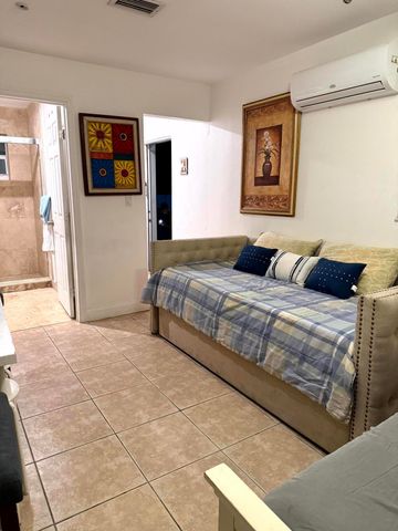 2452 Madison Street Side, Hollywood, FL 33020