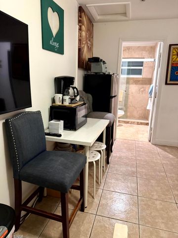 2452 Madison Street Side, Hollywood, FL 33020
