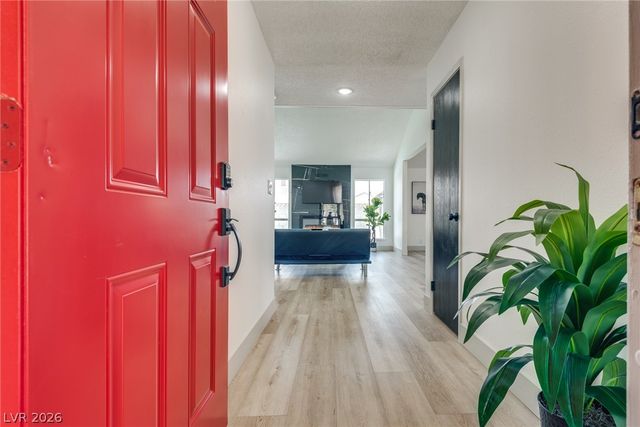 6212 Pinewood Avenue, Las Vegas, NV 89103