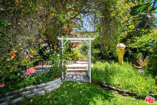 10828 Amigo Avenue, Porter Ranch, CA 91326