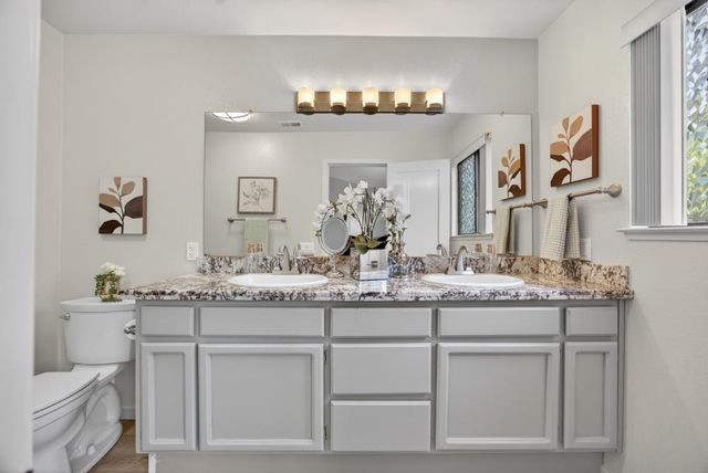 1611 Woodhill Dr, Roseville, CA 95661