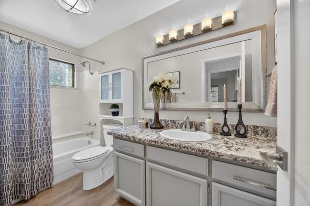 1611 Woodhill Dr, Roseville, CA 95661