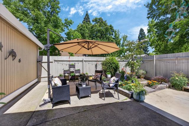 1611 Woodhill Dr, Roseville, CA 95661