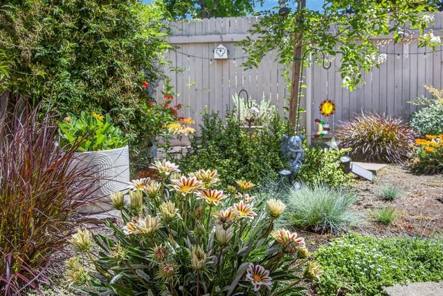 1611 Woodhill Dr, Roseville, CA 95661