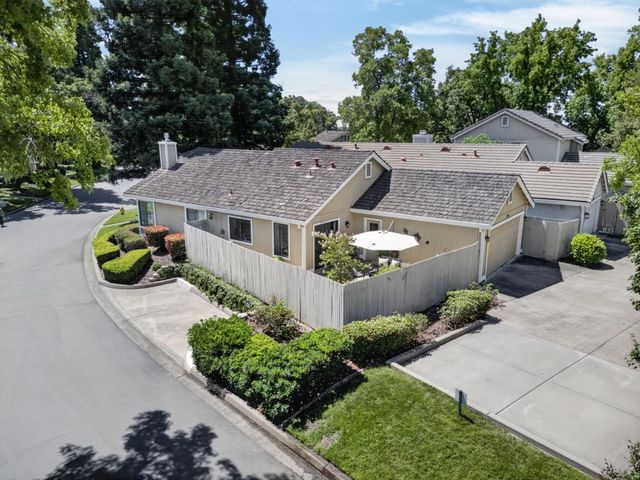 1611 Woodhill Dr, Roseville, CA 95661