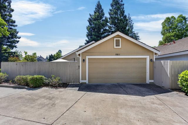 1611 Woodhill Dr, Roseville, CA 95661
