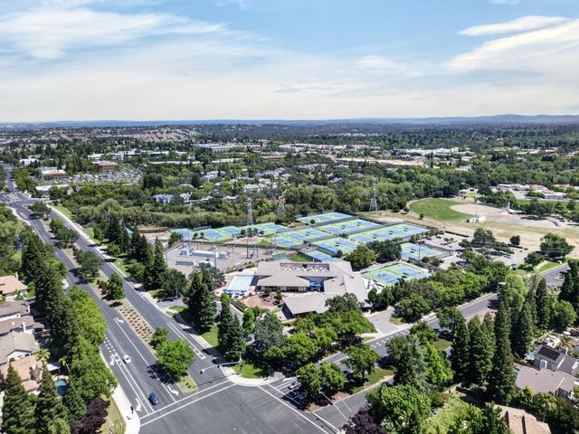 1611 Woodhill Dr, Roseville, CA 95661