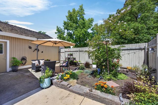 1611 Woodhill Dr, Roseville, CA 95661