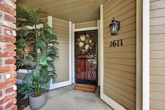 1611 Woodhill Dr, Roseville, CA 95661