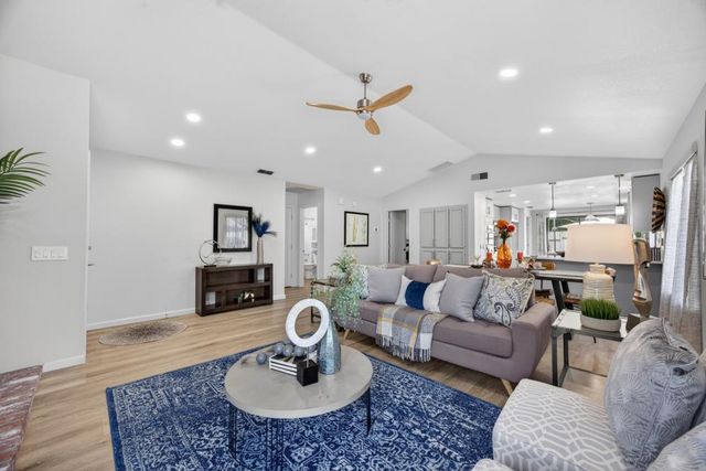 1611 Woodhill Dr, Roseville, CA 95661