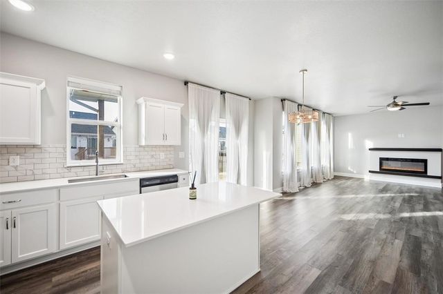 670 SE Booth Avenue, Waukee, IA 50263