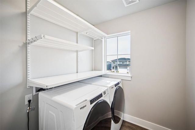 670 SE Booth Avenue, Waukee, IA 50263