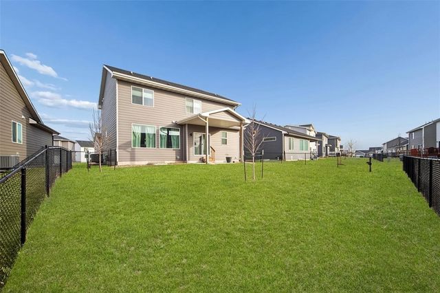 670 SE Booth Avenue, Waukee, IA 50263