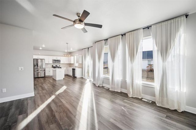670 SE Booth Avenue, Waukee, IA 50263