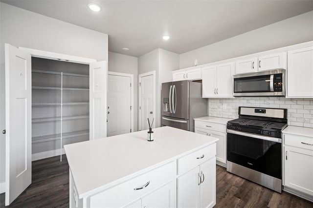 670 SE Booth Avenue, Waukee, IA 50263