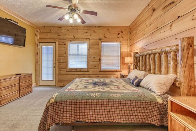 943 Crooked Ridge Rd, Gatlinburg, TN 37738