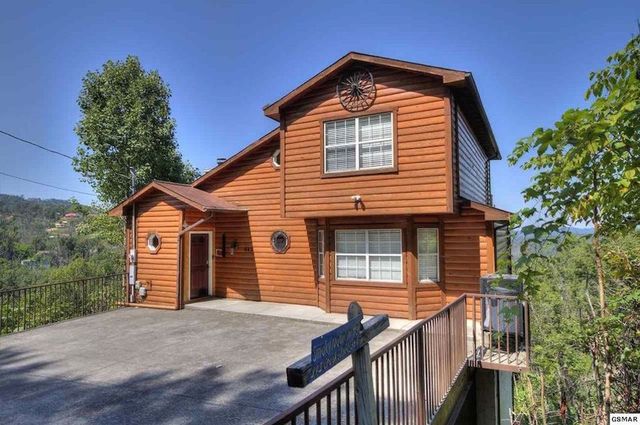 943 Crooked Ridge Rd, Gatlinburg, TN 37738