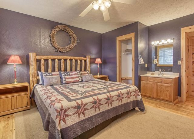 943 Crooked Ridge Rd, Gatlinburg, TN 37738