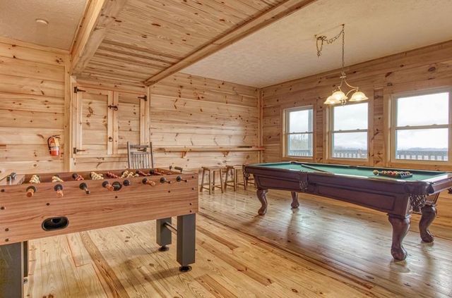 943 Crooked Ridge Rd, Gatlinburg, TN 37738