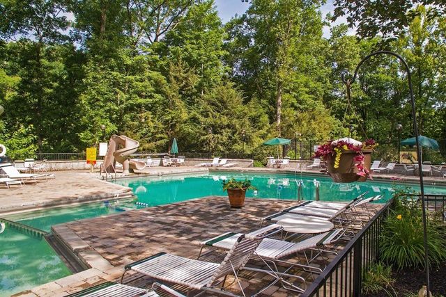 943 Crooked Ridge Rd, Gatlinburg, TN 37738