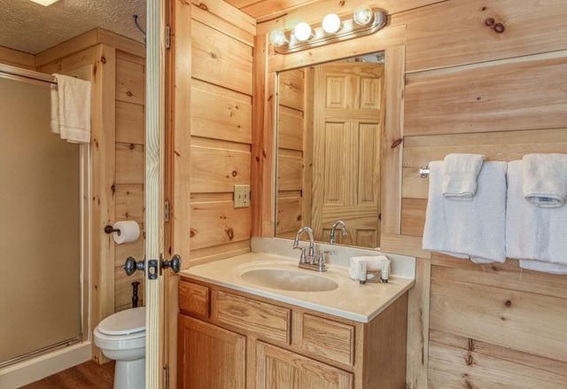 943 Crooked Ridge Rd, Gatlinburg, TN 37738