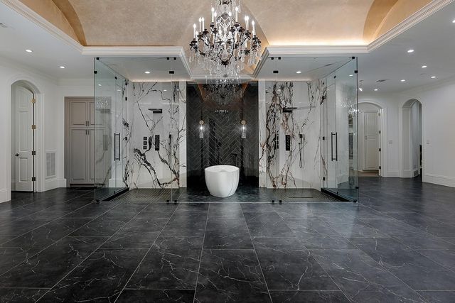 88 W Grand Regency Circle, The Woodlands, TX 77382