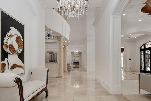 88 W Grand Regency Circle, The Woodlands, TX 77382