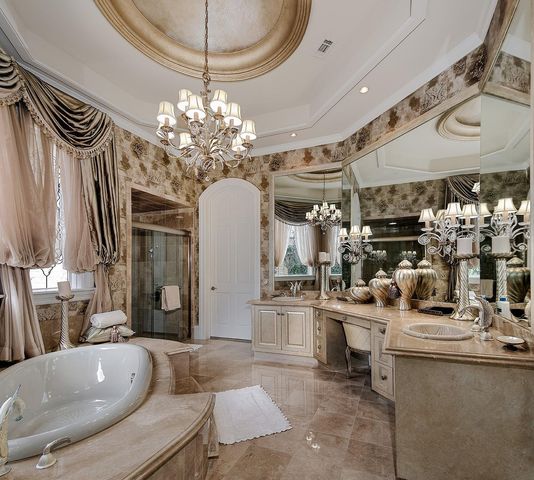 88 W Grand Regency Circle, The Woodlands, TX 77382